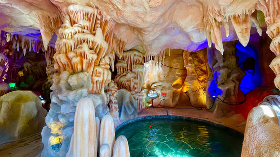 Hezhou Guposhan Banshan Hot Spring Resort