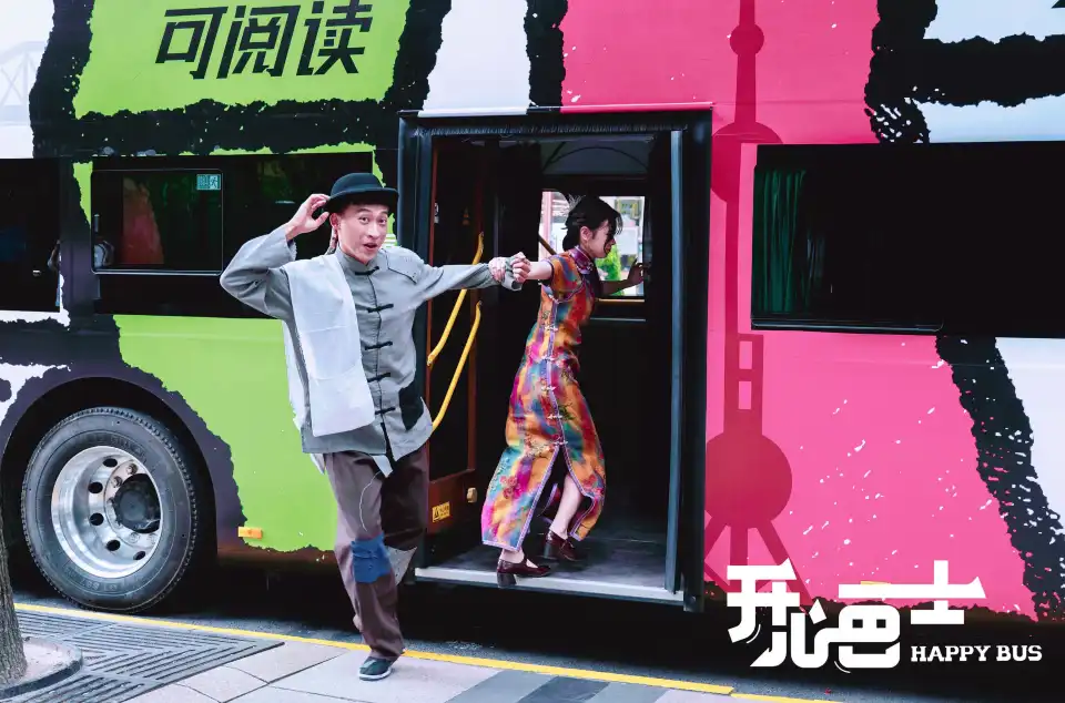 4_City Sightseeing Tour Bus