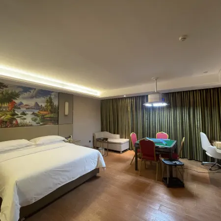 Vienna International Hotel(Puning High Speed Railway Station Store) Hotels in Puning