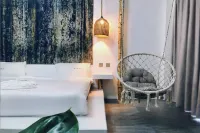 เหมียว+ แคท คาเฟ่ แอนด์ โฮเต็ล