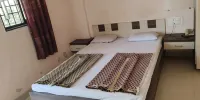 SIDDHESH LODGING - Deluxe Street View Double Room