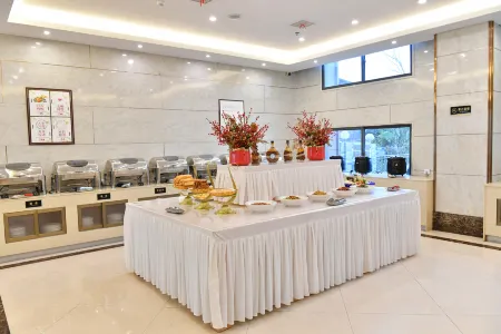 Berline International Hotel Отели рядом с достопримечательностью «PRC Cradle Tourism Area»