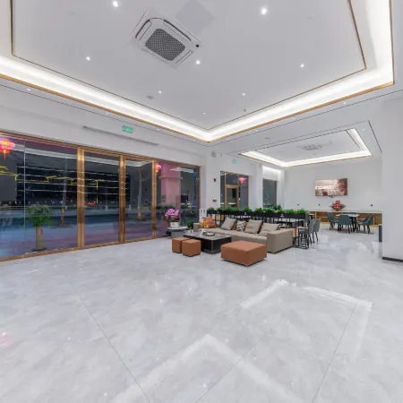 Chonpines Hotel· Yunfu Xinxing Juncheng Square Store