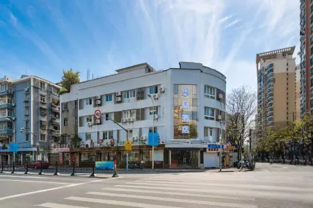 Huajing Hotel (Ninth People's Hospital) Отели рядом с достопримечательностью «Power Station of Art»