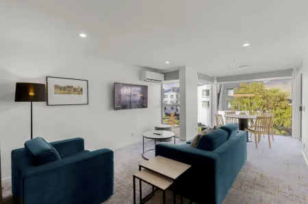 Scenic Suites Queenstown Отели рядом с достопримечательностью «NZONE Skydive Queenstown»