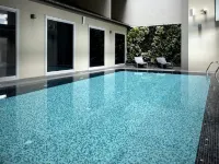 V Hotel Bencoolen Hotels near Victoria