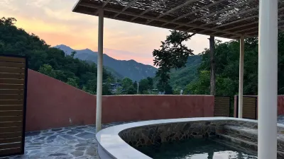 Valley·Googoo Hotels near Silver Fox Cave