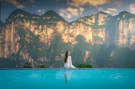 on the Hotel in Enshi Yunya Отели рядом с достопримечательностью «Yulong Crevice»