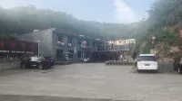 Qiangsheng Farmhouse - parking