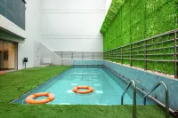 Hotel Sarina - Pools