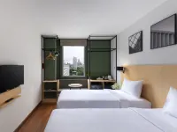 Ibis Bangkok Sukhumvit 4 Hotels near Nana