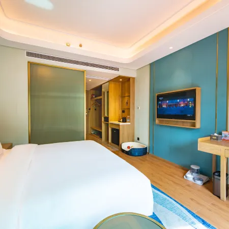 Fuxian Lake Emerald Bay Hotel (Cambrian Town)