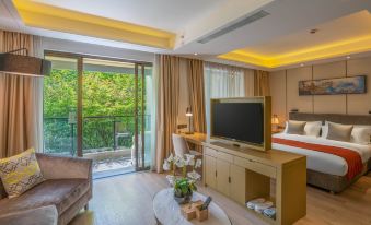 Floral Hotel· Building Bangshan Jinyue Boutique B&B (Howard Johnson Tianrui Lijiang Resort)