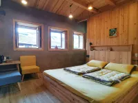 Xiazhai Gate Homestay (Longtan Village)