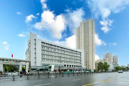 Homeinn Selected Hotel (Zhengzhou Huayuan Road Grand Emporium) Отели рядом с достопримечательностью «North China University of Water Resources and Electric Power Relational Area»