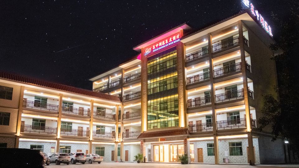 Quanzhonghu Hot Spring Hotel