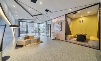IU Hotel (Jiangyan Red Star Makeway Store)