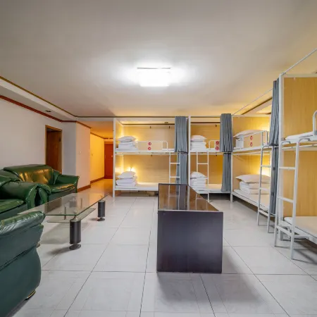 Chongqing Midnight Bell Hostel (Hong Ya Dong Jiefangbei Area)