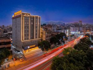 Yeste Hotel (Beiliu Central Plaza bus terminal)