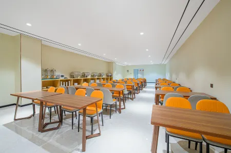 Baicheng Garden Hotel Zhuhai Отели рядом с достопримечательностью «Zhuhai Branch of Beijing Normal University Dormitory»