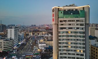 Yilong Haiya Hotel (Xu Changpang Donglai Times Square Caowei Ancient City Branch)