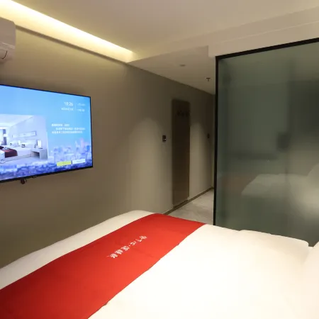 QIANNA HOTEL GLORIOUS(Weihui Branch)