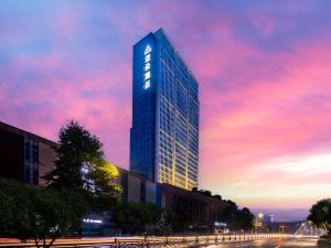 Yichang East Station Xinding Atour Hotel