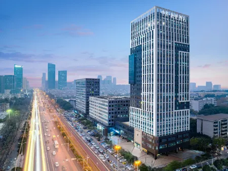 Zhongqing TRUE GO Hotel (Wuhan Guanshan Avenue Optics Valley Software Park) Отели рядом с достопримечательностью «Wuhan Vocational College of Software and Engineering»