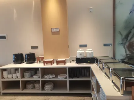 Jinglan Banshe Hotel Отели рядом с достопримечательностью «Hanzhong Gymnasium»