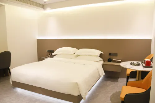 Huazhou Jinyue Shangjing Hotel