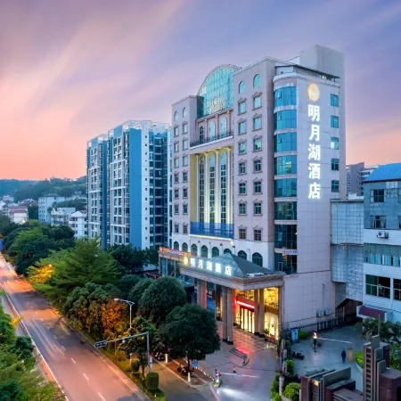 Mingyue Lake Hotel (Baise City Government Hengji Plaza)