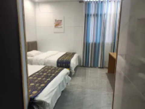 Yi Family Homestay (Shiping Ancient City Branch)