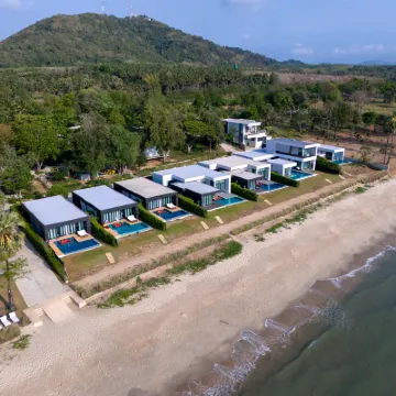 Sunshine Paradise Resort Hotels near Wat Thang Sai