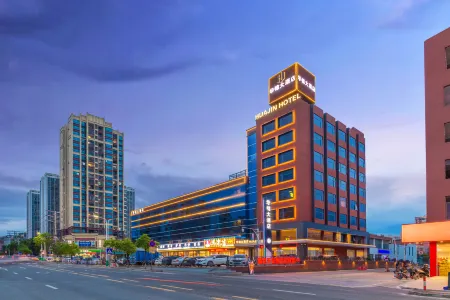 Huajin Hotel (Huaiji High-speed Railway Station Yueyun Bus Station) Отели рядом с достопримечательностью «Wenchang College»