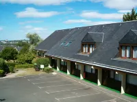 Campanile Saumur - parking