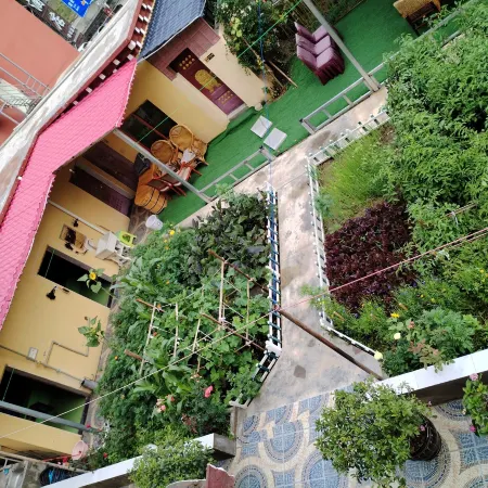 Four Seasons Wenshu Homestay
