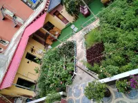 Four Seasons Wenshu Homestay