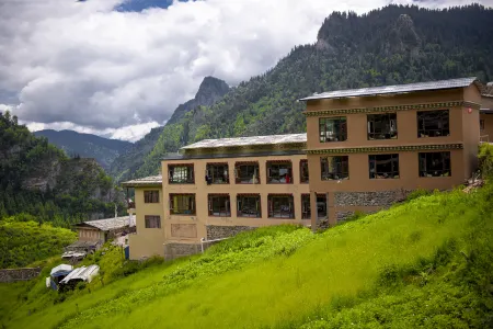 Dibu Jaganadai Mountain View Homestay Отели в г. Диебу