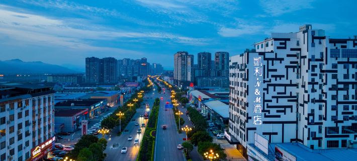 Kelly · N&M Hotel (Guilin North High-speed Railway Station) Hotel a Lingchuan