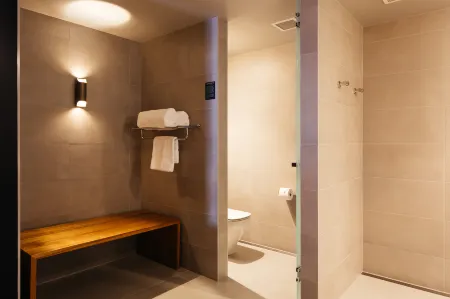 Macq 01 Hotel Отели в г. Беллерайв