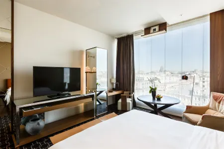 Ararat Park Hotel Moscow (Арарат Парк Хаятт Москва) Отели рядом с достопримечательностью «Скульптурный ансамбль «Знаки Зодиака»»