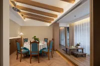 Swan Lake Inviting Moon Paviloin Hotel（Taierzhuang Ancient City Scenic Area）