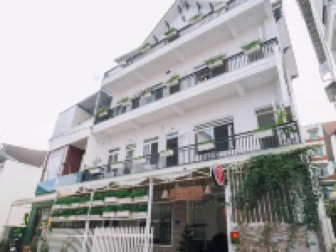 Cherry House Dalat Hotels near Dalat City Flower Garden
