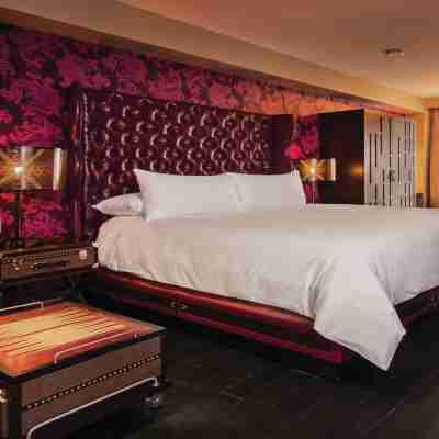 The Cromwell Hotel & Casino Rooms