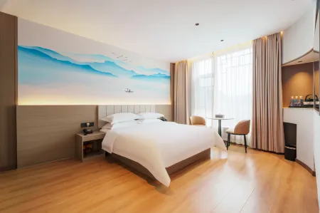 Elong Wanguo Hotel (Fenghuang Gucheng)
