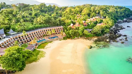 Beyond Karon – Adults Only Отели рядом с достопримечательностью «Пляж Най Харн»