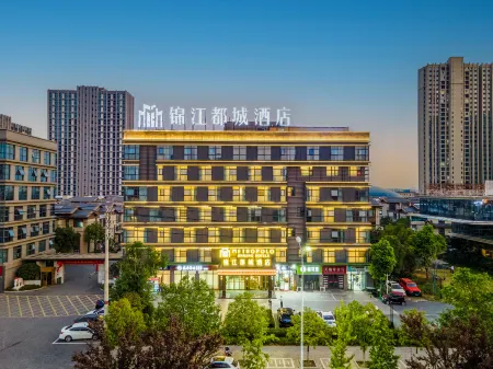 Metropolis Hotel (Qianjiang High-speed Railway Station Lobster City Branch)