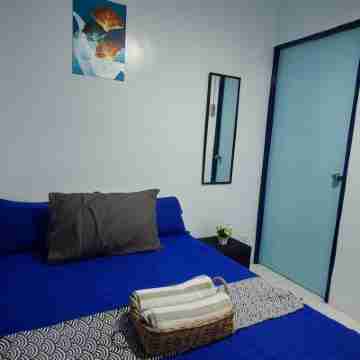 Near Manila Airport - "Budget - No Frills" One Bedroom Condo With Kitchen. 10L Rooms