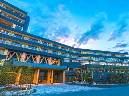 Ooedo Onsen Monogatari Premium Shirahama Gyoen（Old:Yukai Resort Premium Shirahama Gyoen） Отели рядом с Аэропорт Ширахама