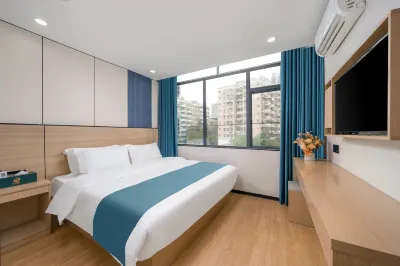 Yinuo Hotel (Nanyuan of Sun Yat-sen Memorial Hospital of Guangzhou, Nanzho Subway Station Branch) Hotels near Panhe Sculpture Art Garden